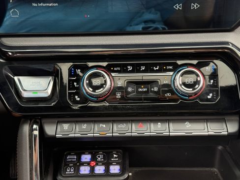 Used 2024 GMC Sierra 2500 AT4 w/ AT4 Premium Plus Package image 31