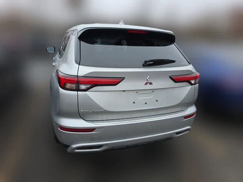 Used 2022 Mitsubishi Outlander SE image 6