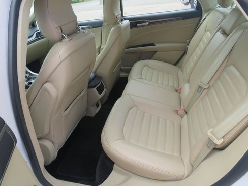 Used 2014 Ford Fusion SE w/ Equipment Group 202A FWD image 7
