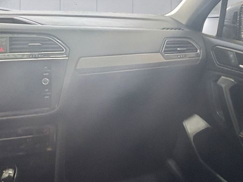 Used 2022 Volkswagen Tiguan SE w/ Panoramic Sunroof Package image 15