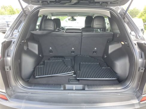 Used 2019 Jeep Cherokee Trailhawk w/ Cold Weather Group AWD/4WD image 8