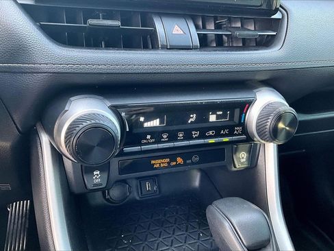 Used 2020 Toyota RAV4 LE image 20