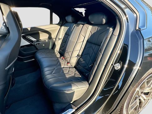 Used 2023 BMW 760i xDrive image 26