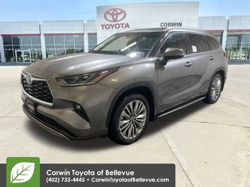 New 2026 Toyota Highlander Platinum image 7