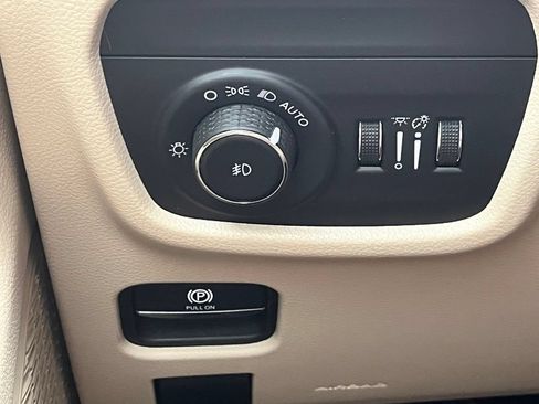 Used 2023 Jeep Grand Cherokee L Limited w/ Luxury Tech Group II AWD/4WD image 24