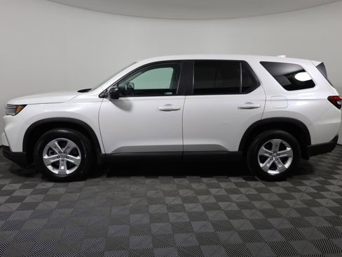 Used 2023 Honda Pilot LX image 8