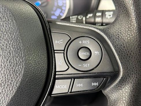 Used 2020 Toyota RAV4 XLE AWD/4WD image 25