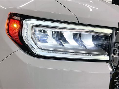 Used 2021 GMC Acadia Denali w/ Denali Ultimate Package image 28