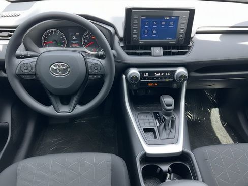 Used 2021 Toyota RAV4 XLE AWD/4WD image 5