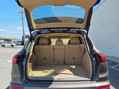 Used 2016 Porsche Cayenne AWD/4WD image 9