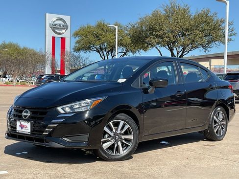 Used 2025 Nissan Versa SV image 2