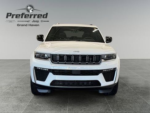 New 2026 Jeep Grand Cherokee Limited w/ Trailer Tow Package AWD/4WD image 13