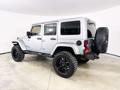 Used 2015 Jeep Wrangler Unlimited Sahara w/ Connectivity Group AWD/4WD image 6