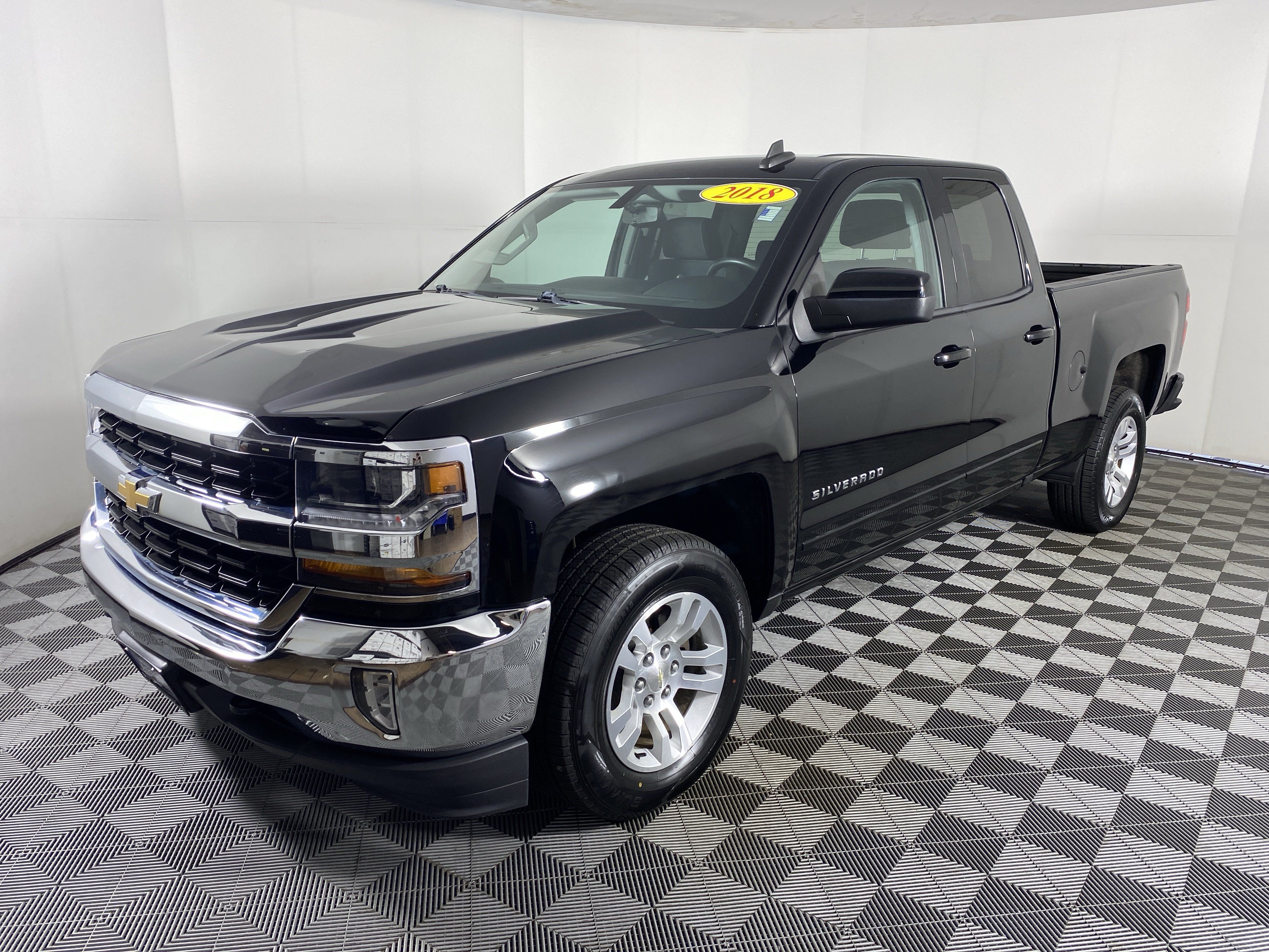 Used 2018 Chevrolet Silverado 1500 LT w/ All Star Edition AWD/4WD image 10