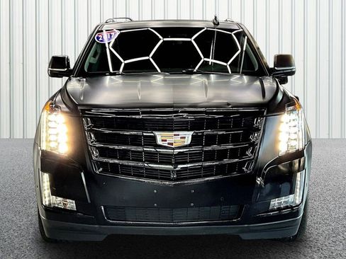 Used 2017 Cadillac Escalade Luxury AWD/4WD image 2