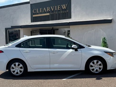 Used 2020 Toyota Corolla LE w/ Carpet Mat Package (TMS) FWD image 9