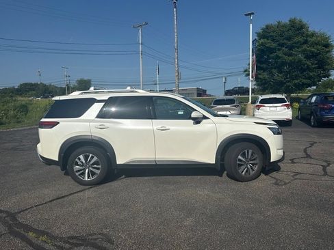 Certified 2024 Nissan Pathfinder SL AWD/4WD image 2