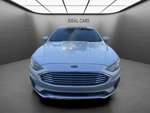 Used 2019 Ford Fusion SE FWD image 2