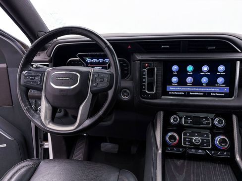 Used 2021 GMC Yukon XL Denali w/ Denali Premium Package AWD/4WD image 7