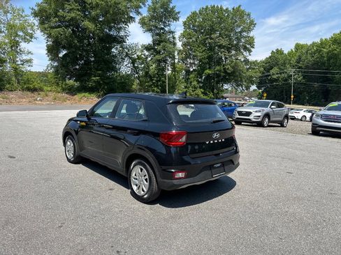 Used 2021 Hyundai Venue SE FWD image 5