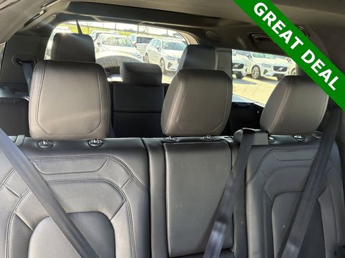 Used 2023 Land Rover Defender 130 SE image 42