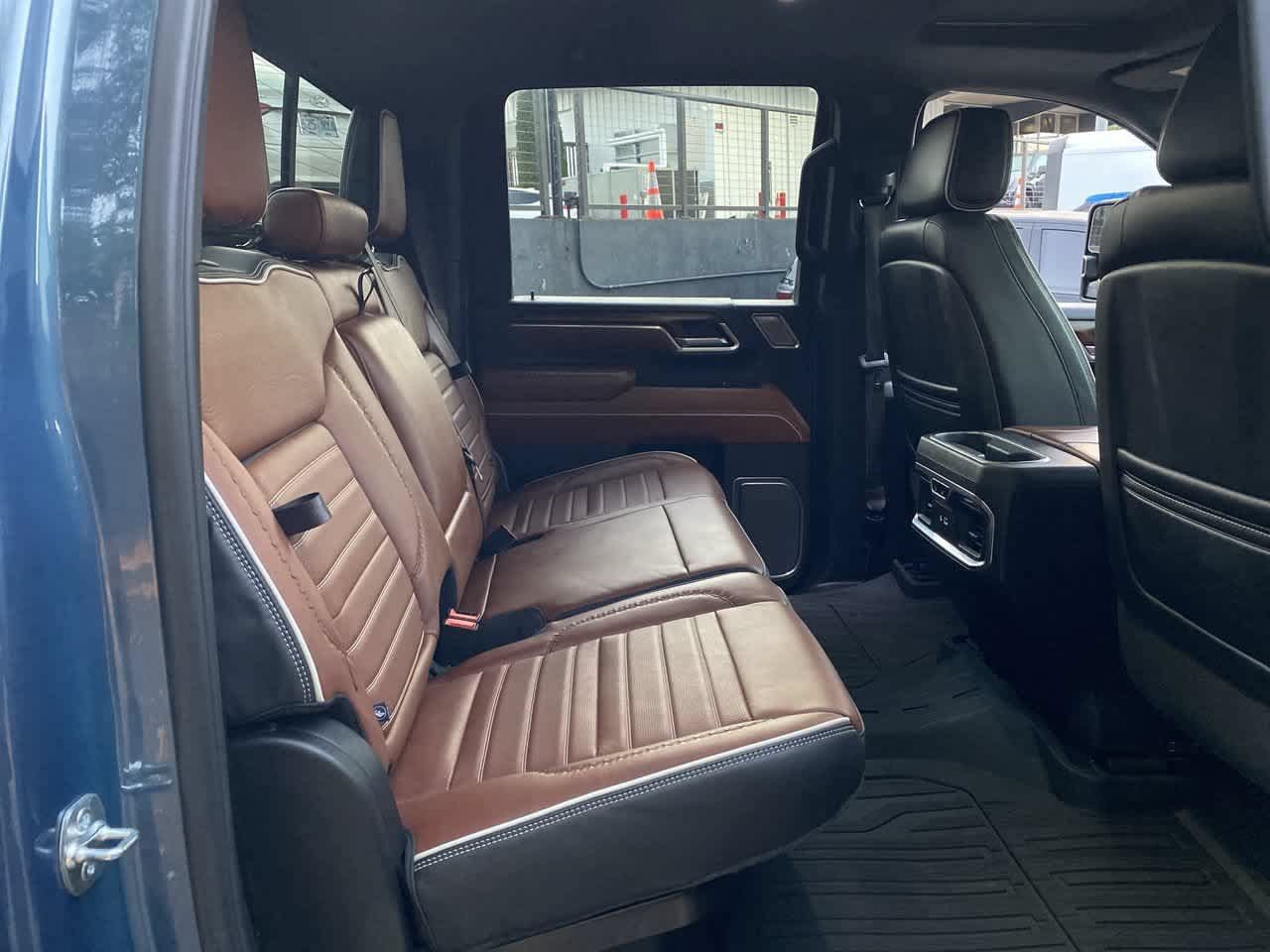 Used 2025 GMC Sierra 3500 Denali Ultimate AWD/4WD image 17