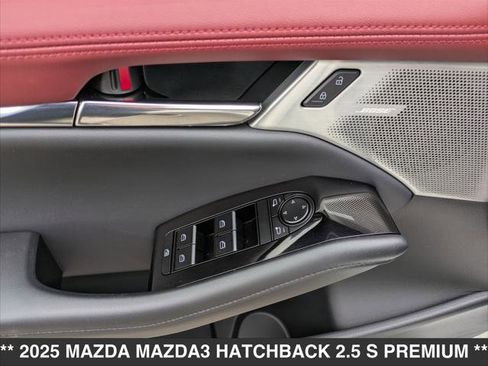 Used 2025 MAZDA MAZDA3 2.5 S Hatchback w/ Premium Pkg image 11