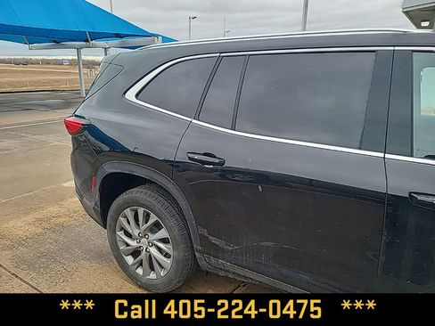 Used 2025 Buick Enclave Preferred image 13