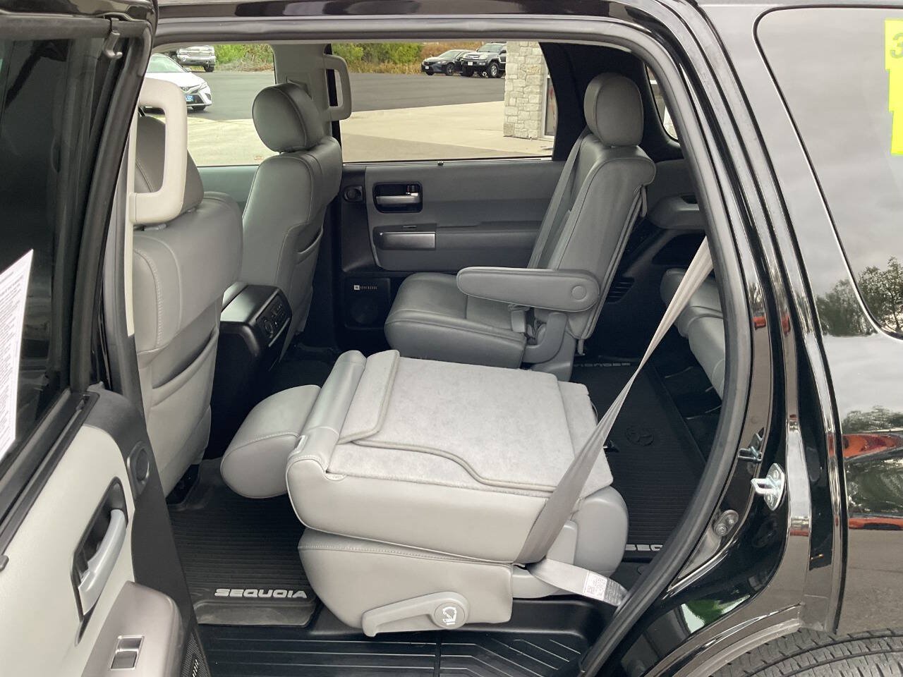 Used 2018 Toyota Sequoia Limited w/ Safety & Convenience Package AWD/4WD image 37