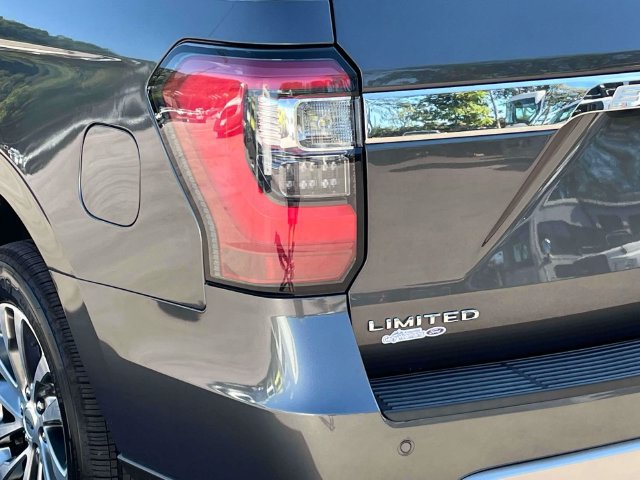 Used 2018 Ford Expedition Limited w/ Equipment Group 301A AWD/4WD image 10