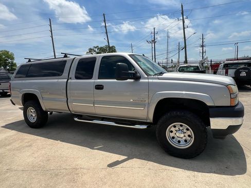 Used 2006 Chevrolet Silverado 2500 LT w/ Heavy-Duty Power Package AWD/4WD image 9