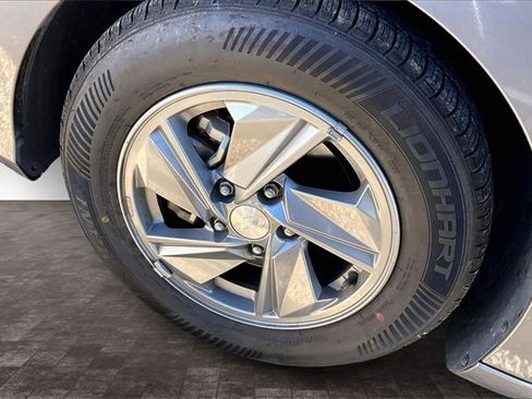 Used 2024 Hyundai Elantra SE image 5