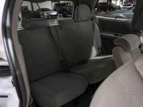 Used 2011 Toyota Sienna LE FWD image 39