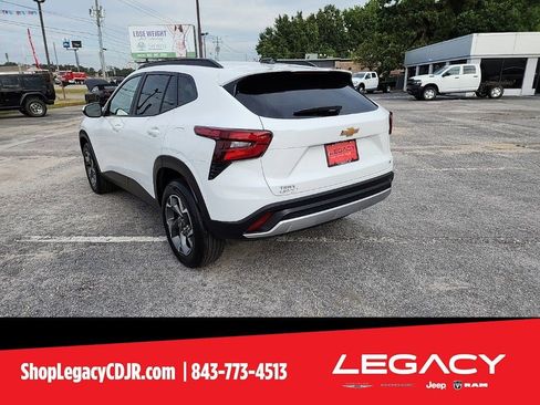 Used 2024 Chevrolet Trax LT image 10