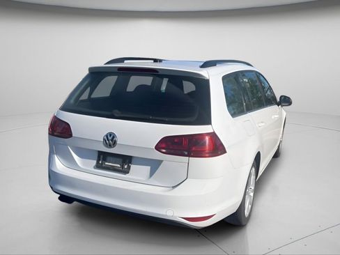 Used 2017 Volkswagen Golf SE image 15