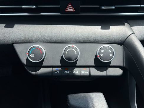 Used 2025 Hyundai Elantra SE FWD image 21