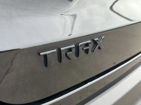 Used 2024 Chevrolet Trax RS w/ Sunroof Package image 21