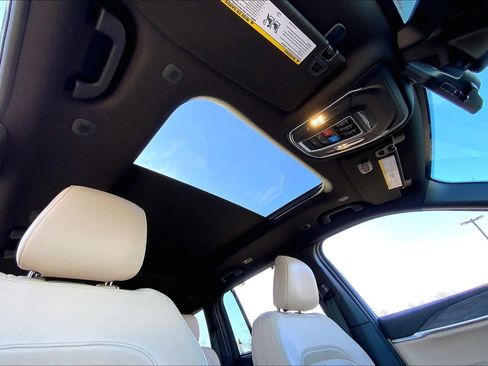 Certified 2024 Jeep Grand Cherokee Limited w/ Luxury Tech Group II image 12