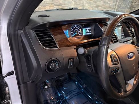 Used 2017 Ford Taurus Limited FWD image 13