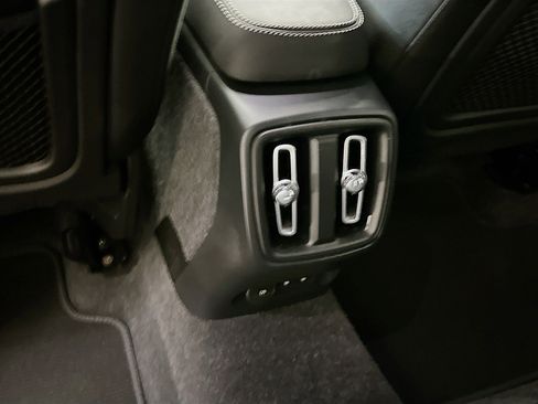 Used 2022 Volvo XC40 P8 Recharge Plus image 29