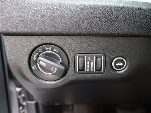 Used 2018 Chrysler 300 S w/ 300S Premium Group image 11