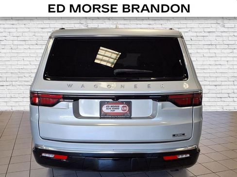 Used 2023 Jeep Wagoneer Series III w/ Preferred Equipment Group image 4