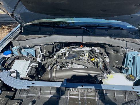 Used 2025 Ford Explorer Active w/ Active Comfort Package image 32