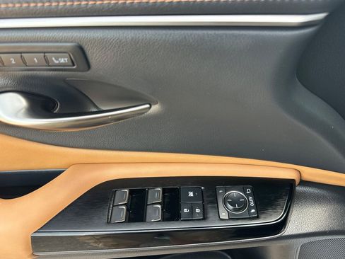 Used 2025 Lexus ES 300h w/ Premium Package FWD image 8