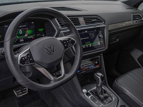 New 2024 Volkswagen Tiguan SE R-Line image 7