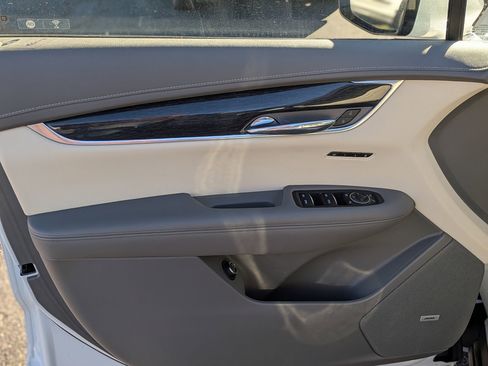 Used 2022 Cadillac XT6 Premium Luxury w/ Technology Package image 11