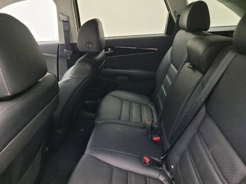 Used 2020 Kia Sorento EX image 18