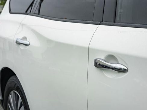 Used 2018 Nissan Pathfinder SL w/ Cargo Package image 18