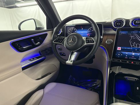 Certified 2023 Mercedes-Benz GLC 300 image 28