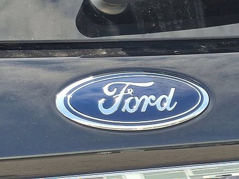 Used 2021 Ford Explorer XLT w/ Equipment Group 202A AWD/4WD image 29